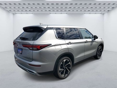 Used 2024 Mitsubishi Outlander SE image 4