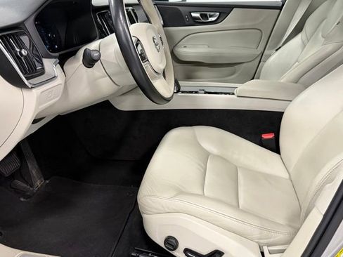 Used 2023 Volvo S60 B5 Plus image 13