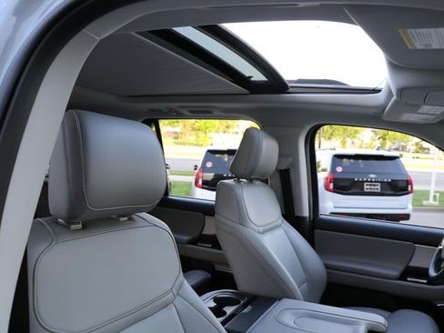 Used 2025 Ford Expedition Active AWD/4WD image 10