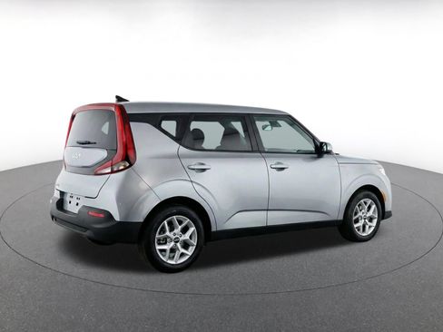Used 2025 Kia Soul LX w/ LX Technology Package FWD image 7