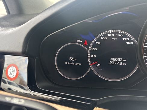 Used 2020 Porsche Cayenne S image 32