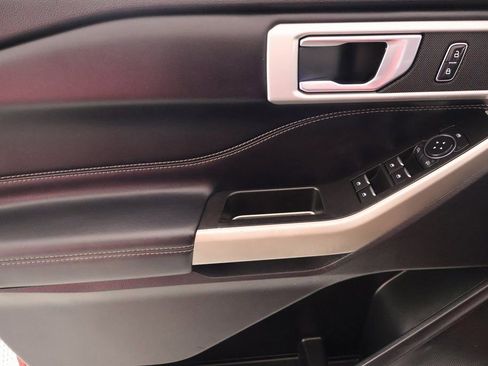 Used 2021 Ford Explorer XLT w/ Equipment Group 202A image 16