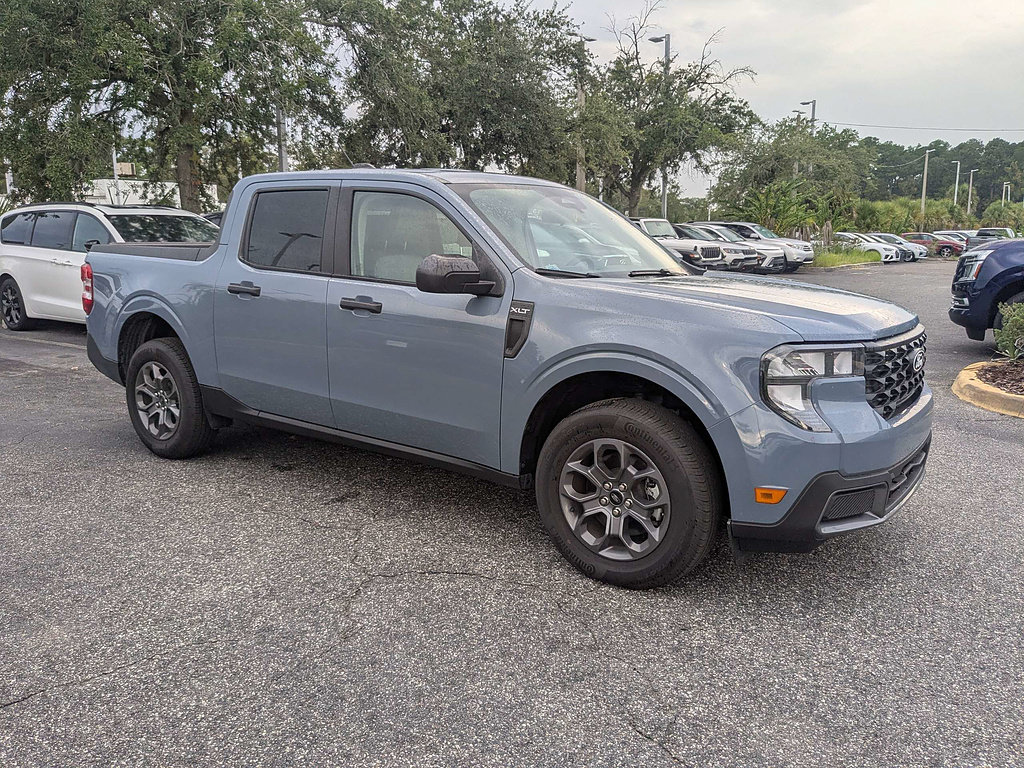 Used 2025 Ford Maverick XLT FWD image 2