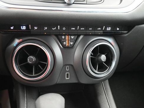 Used 2025 Chevrolet Blazer LT FWD image 19