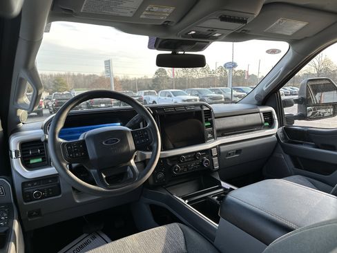 Used 2024 Ford F250 XLT w/ Black Appearance Package image 11