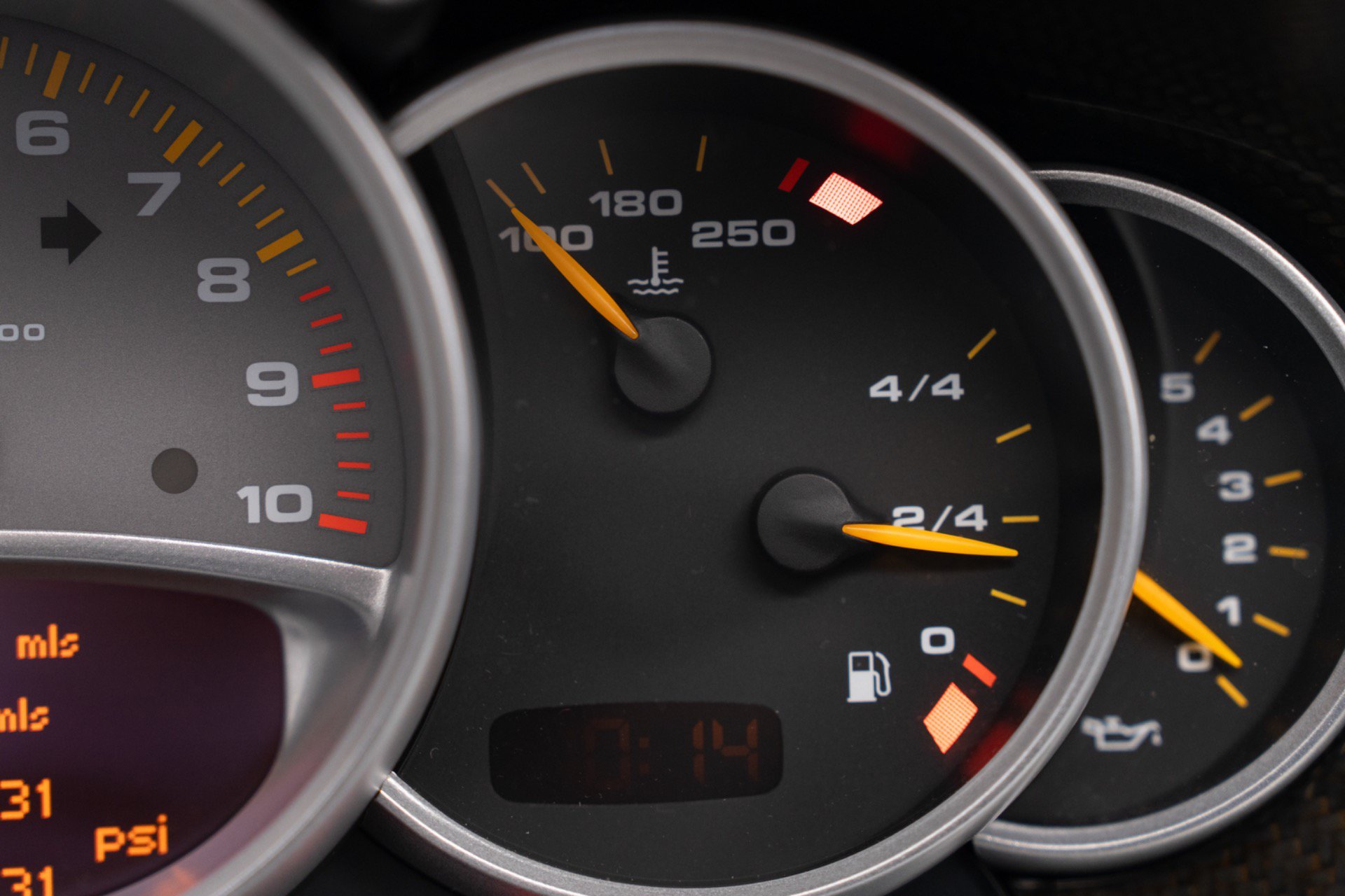 Used 2004 Porsche Carrera GT RWD image 22