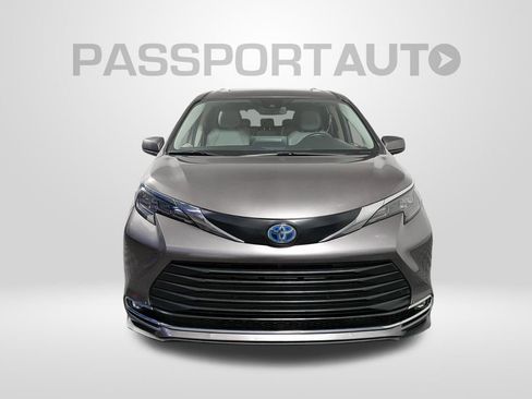 Used 2024 Toyota Sienna XLE image 10