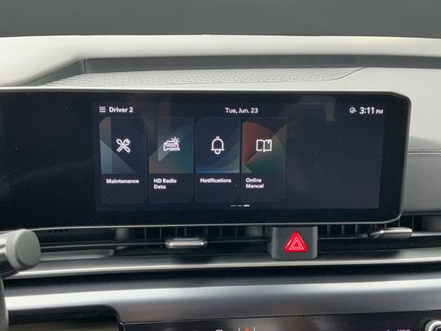 Used 2025 Kia Carnival FWD image 40