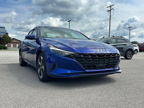 Used 2023 Hyundai Elantra SEL w/ Convenience Package FWD image 8
