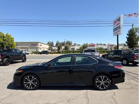 Used 2019 Toyota Camry SE w/ Carpet Mat Package FWD image 18