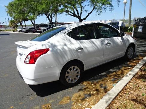 Used 2018 Nissan Versa SV image 7