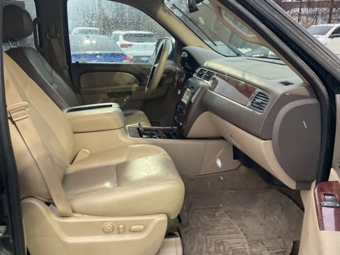 Used 2013 Chevrolet Avalanche LTZ image 19