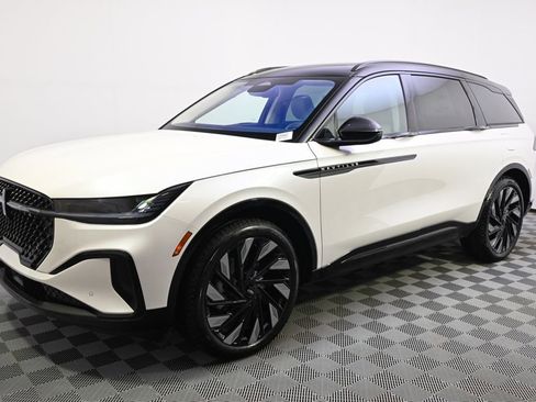 New 2026 Lincoln Nautilus Reserve image 2