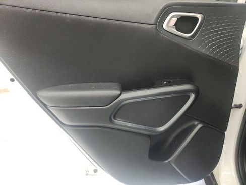 Used 2021 Kia Soul S image 9