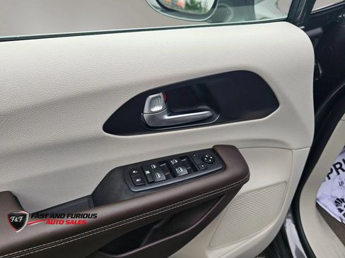 Used 2020 Chrysler Pacifica Touring w/ Advanced Safetytec Group FWD image 36