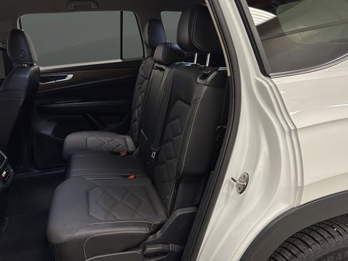 Used 2024 Volkswagen Atlas SE AWD/4WD image 22