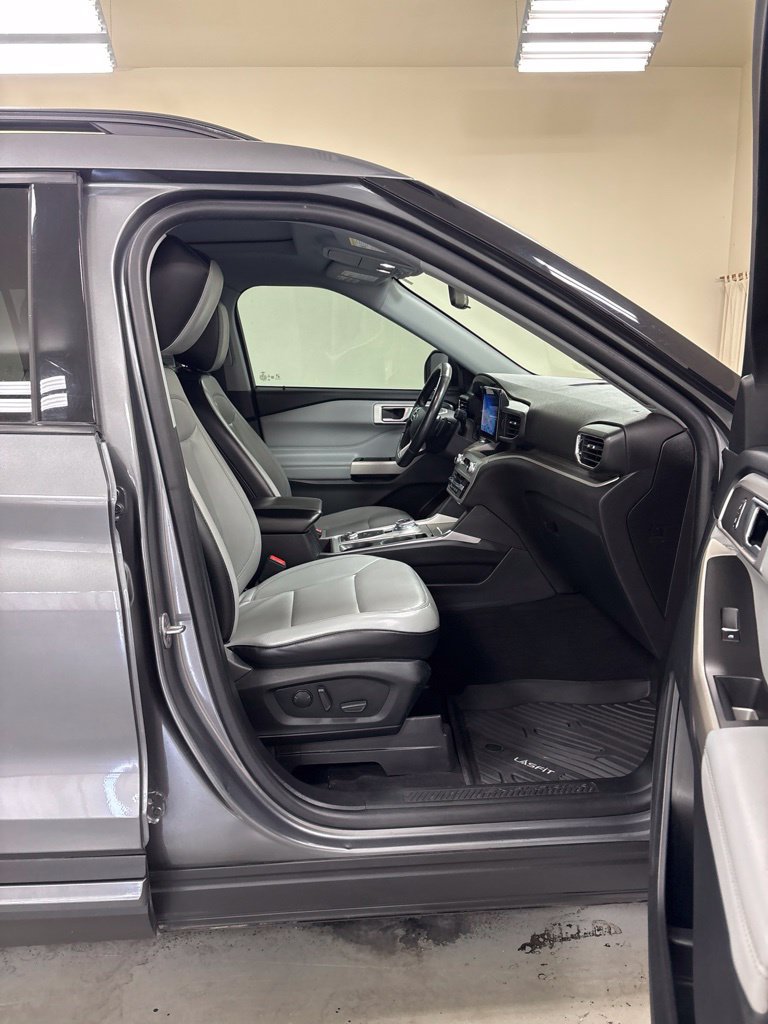 Used 2021 Ford Explorer XLT w/ Equipment Group 202A AWD/4WD image 27
