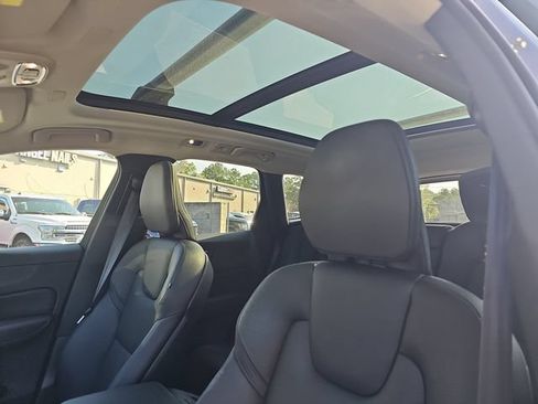Used 2019 Volvo XC60 T6 Momentum w/ Multimedia Package AWD/4WD image 10