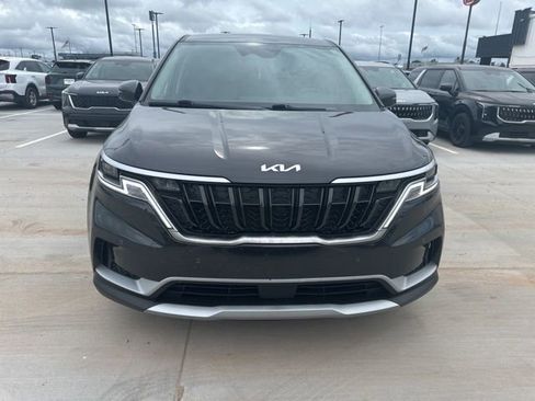 Used 2024 Kia Carnival EX FWD image 18
