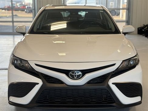 Used 2024 Toyota Camry SE image 7