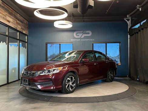 Used 2017 Honda Accord LX image 7