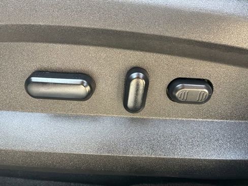 Used 2013 Lincoln MKX Base image 16