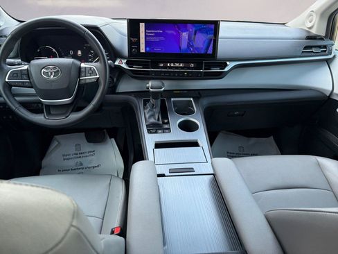 Used 2025 Toyota Sienna XLE w/ XLE Plus Package FWD image 10