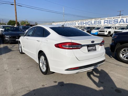 Used 2018 Ford Fusion SE w/ Equipment Group 602A FWD image 11