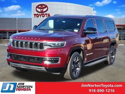 Used 2023 Jeep Wagoneer L Series III w/ Convenience Group I RWD image 3