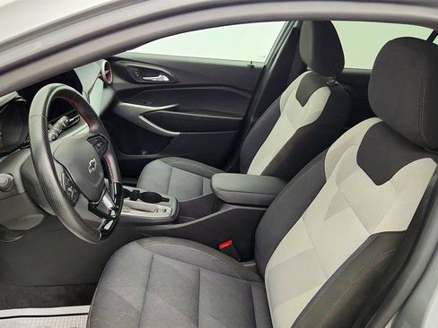 Used 2025 Chevrolet Trax RS FWD image 16