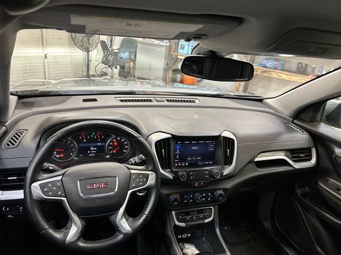 Used 2024 GMC Terrain SLT image 33