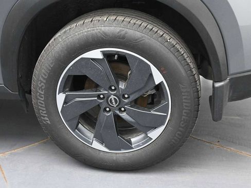 Used 2025 Nissan Rogue SV AWD/4WD image 5