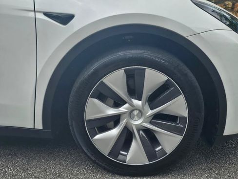 Used 2023 Tesla Model Y Long Range AWD/4WD image 17