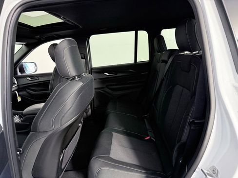 New 2025 Jeep Grand Cherokee Laredo X image 18
