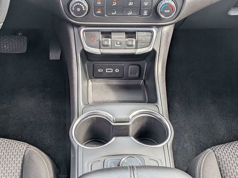 Used 2024 GMC Terrain SLE FWD image 19