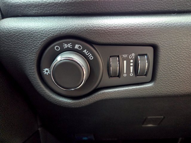 New 2027 Chrysler Pacifica Select FWD image 23