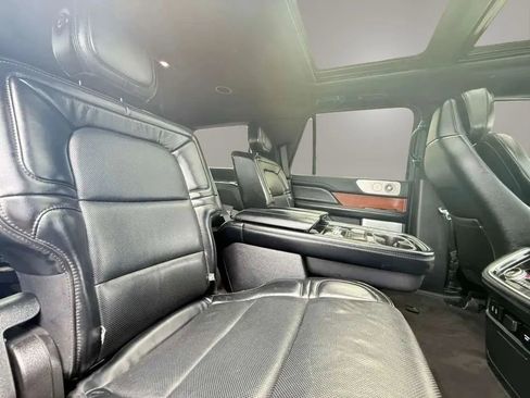 Used 2019 Lincoln Navigator Reserve AWD/4WD image 19