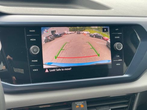 Certified 2023 Volkswagen Taos SE FWD image 20