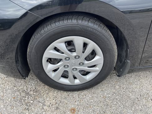 Used 2020 Hyundai Elantra SE FWD image 11
