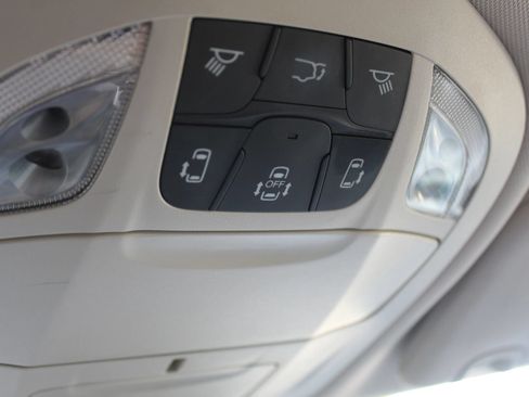 Used 2018 Chrysler Pacifica Limited w/ Advanced Safetytec Group FWD image 38