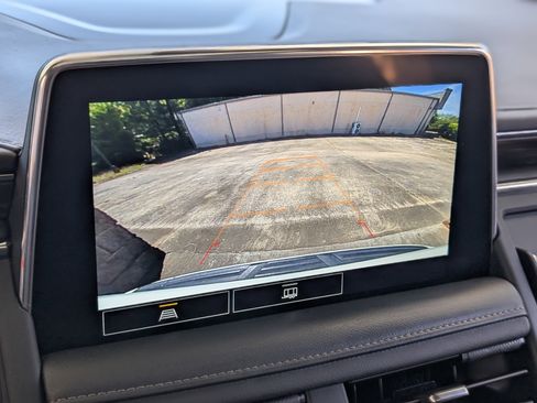 Used 2021 Chevrolet Suburban Z71 image 31