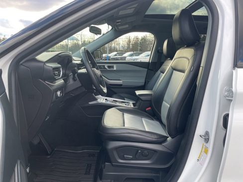 Used 2023 Ford Explorer XLT w/ Equipment Group 202A image 24