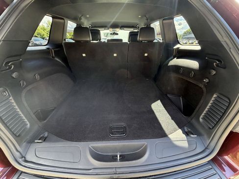 Used 2021 Jeep Grand Cherokee Laredo X AWD/4WD image 24