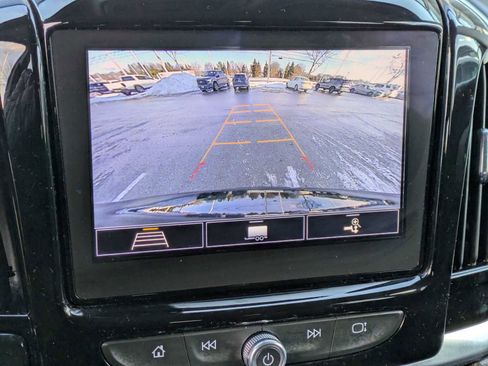 Used 2021 Chevrolet Traverse LT image 27