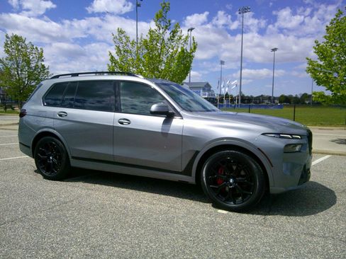 Used 2023 BMW X7 xDrive40i AWD/4WD image 23