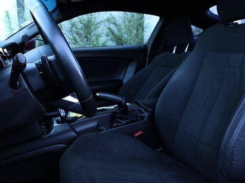 Used 2018 Ford Mustang Coupe RWD image 8