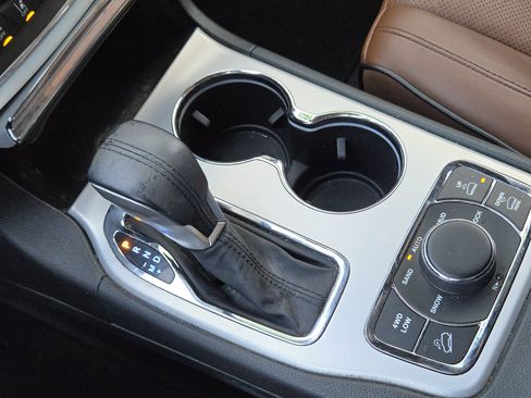 Used 2018 Jeep Grand Cherokee Summit w/ Platinum Series Group image 23