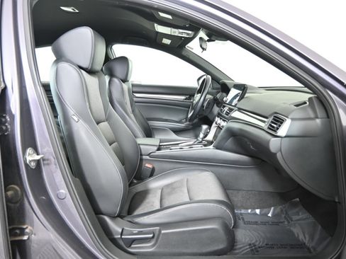 Used 2018 Honda Accord Sport image 18
