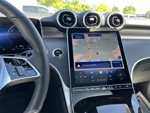 Used 2025 Mercedes-Benz GLC 350e 4MATIC image 31