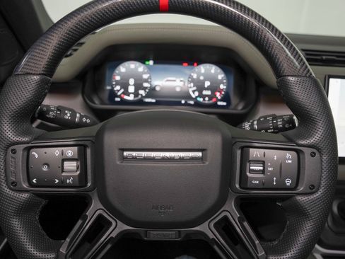 Used 2025 Land Rover Defender 110 X-Dynamic SE image 64